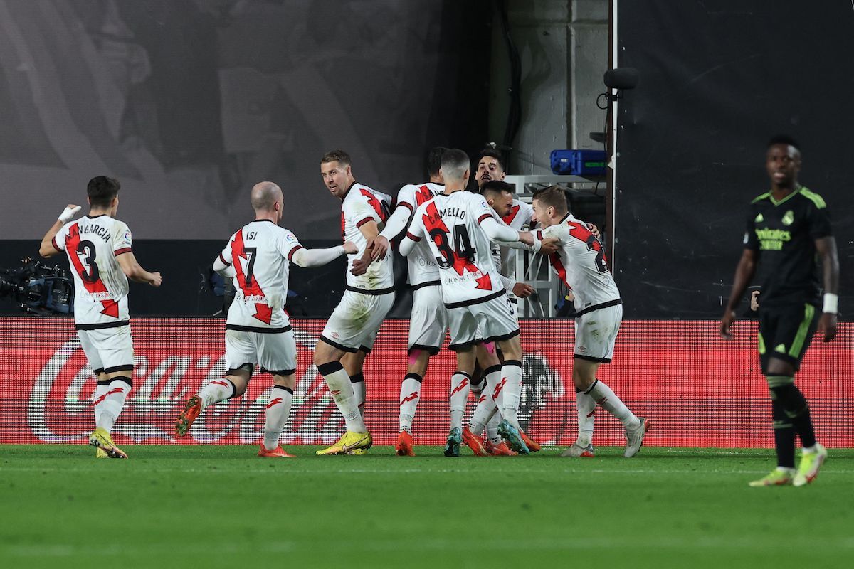 Jugadores del Rayo celebran uno de los goles ante el Madrid. (Pierre-Philippe MARCOU / AFP)