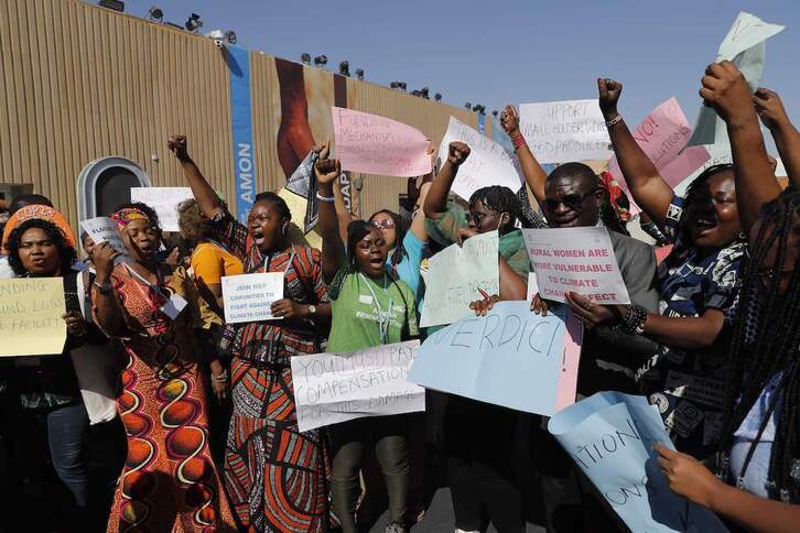 Protesta en el exterior de la COP27, en Sharm El Seij.