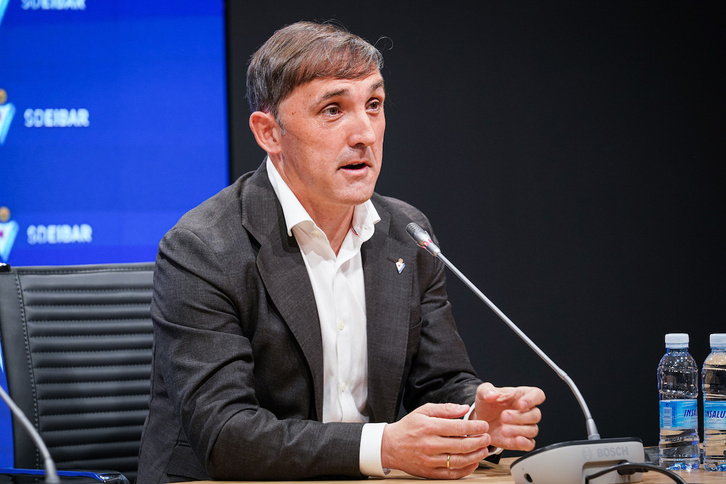 Fran Garagarza, Eibarko kirol zuzendari gisara emandako azken prentsaurrekoan. 