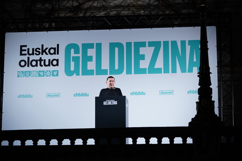 Arnaldo Otegik hartu du hitza bukaeran. 