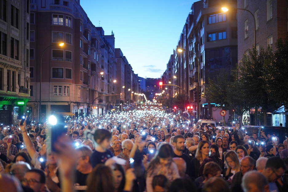 Euskal Herriak bizi duen «krisialdiari» aurre egiteko «olatu herritarra» altxatu du EH Bilduk larunbat honetan.