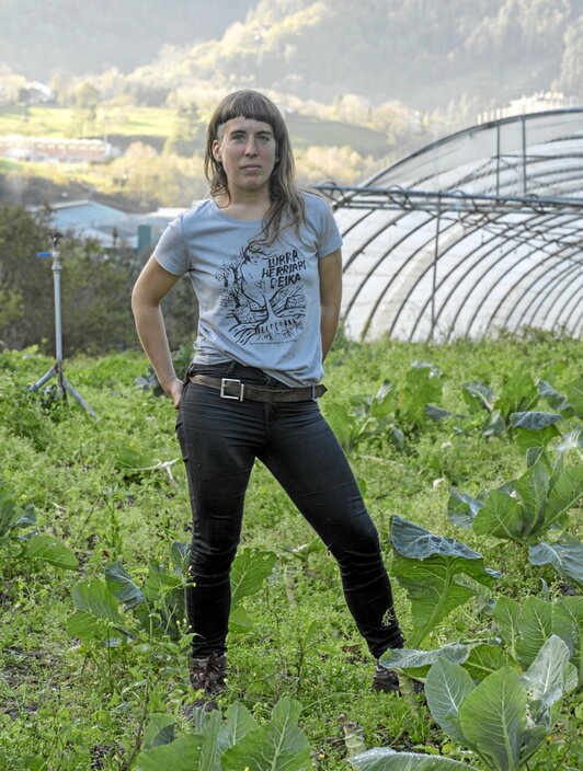 Ane Gorosabel, ikerketan parte hartu duen nekazarietako bat, 2020ko irudi batean.