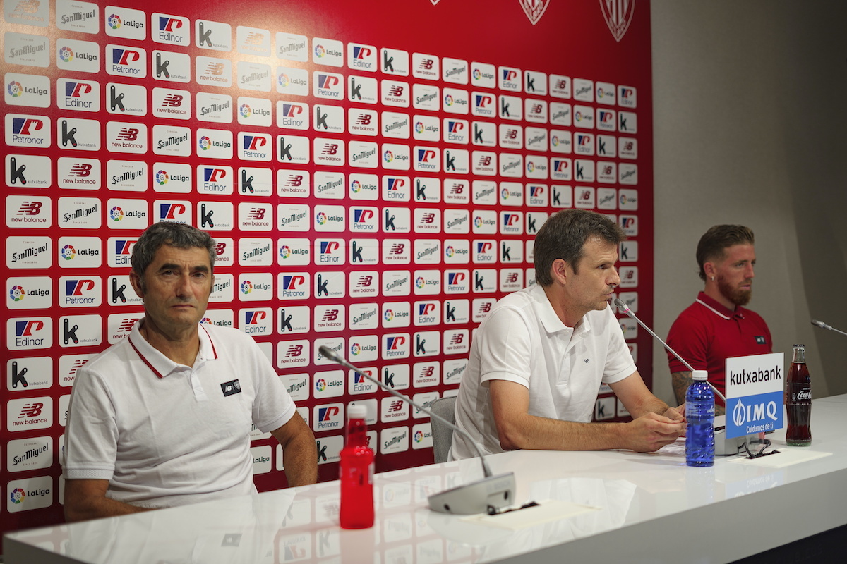 Uriarte marcó el objetivo europeo en una comparecencia conjunta con Valverde y Muniain. (Aritz LOIOLA / FOKU) Uriarte marcó el objetivo europeo en una comparecencia conjunta con Valverde y Muniain. (Aritz LOIOLA / FOKU)