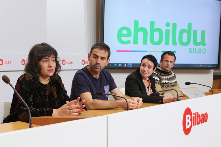 Concejales de EH Bildu en Bilbo explicando sus propuestas para los presupuestos de 2023.