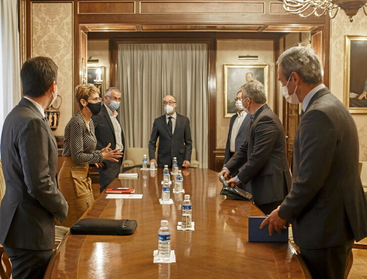 Chivite, en 2021, recibe al nuevo director de Geoalcali en el Palacio.