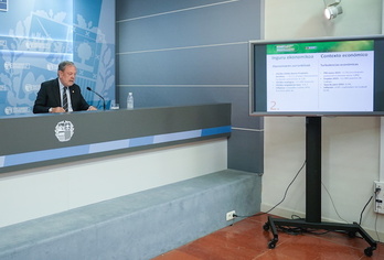 El consejero de Economía y Hacienda, Pedro Azpiazu, duante la presentación del proyecto de presupuesto de 2023..