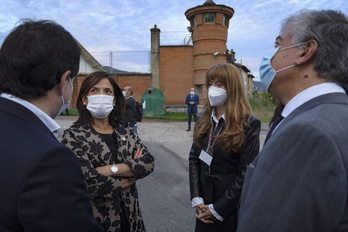 Imagen de archivo de Artolazabal, a la izquierda, en la prisión de Basauri.