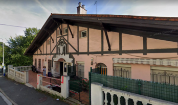 El albergue La Siena se halla en el comienzo de la subida a Igeldo.