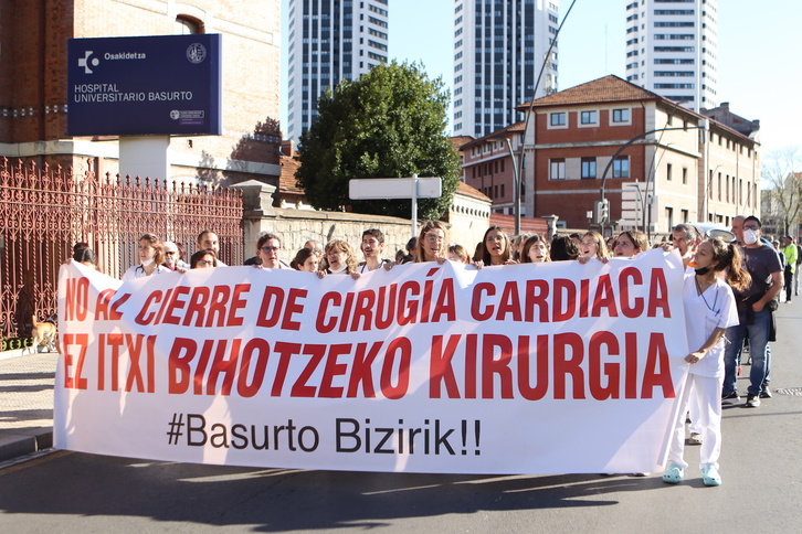 Movilización de Basurto Bizirik y del comité de empresa del hospital contra el traslado de la Cirugía Cardiaca de Basurto a Cruces. 