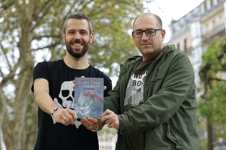 Urtzi Leonet eta Iñaki G. Holgado ‘Itzalen dama eta Patxi Bakallu’ aurkezten, Donostian.