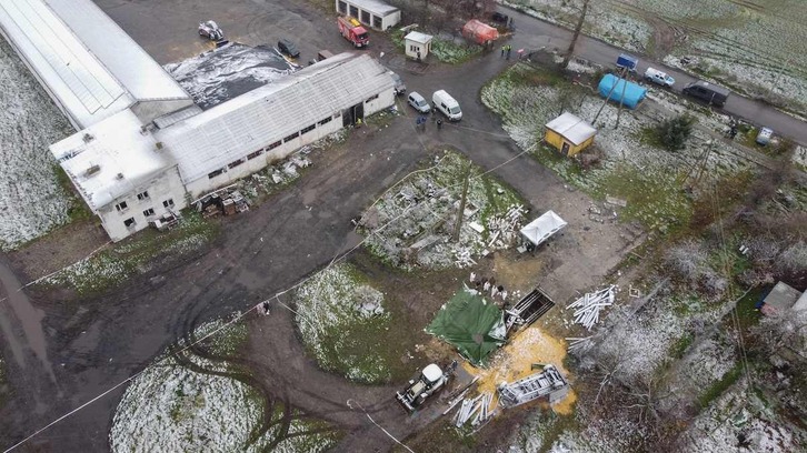 Imagen aérea del granero polaco donde cayó el misil ucraniano.
