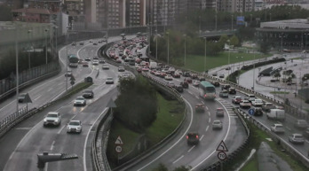 Retenciones en la A-8 a la altura de Bilbo.