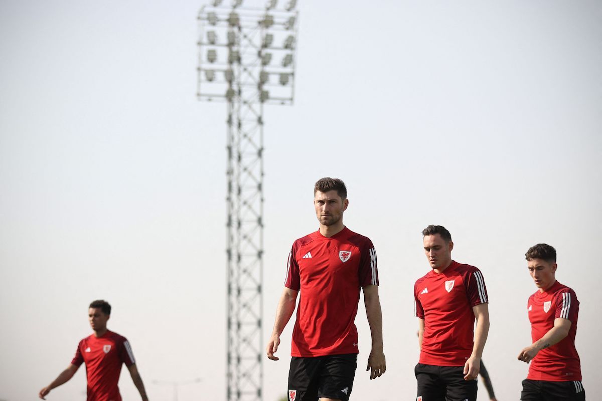 Ben Davies durante un entrenamiento previo a la primera jornada del Mundial. (Adrian DENNIS)