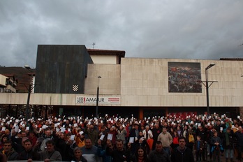 Elizondon bozketa sinbolikoa egin zuten Erdizi buruz iritzia eman nahi dutela aldarrikatzeko.