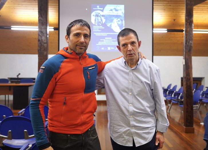 Alex Txikon y Javier López Pagazaurtundua, durante la presentación del reto.