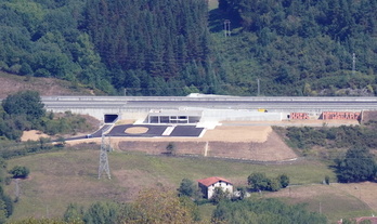 Obras paradas de la estación del TAV de Ezkio.