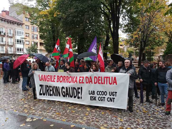 Concentración sindical en Durango ante la toma de declaración de un trabajador. 