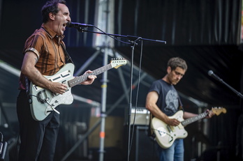 Azkena Rock jaialdian izan dira besteak beste 2022 honetan Joseba Irazoki eta lagunak taldekoak.