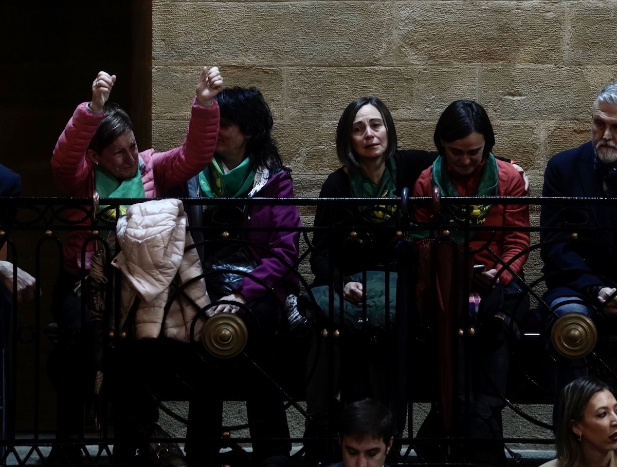 Miembros de la Plataforma Usansolo Herria en las Juntas de Gernika. (Marisol RAMIREZ | FOKU)