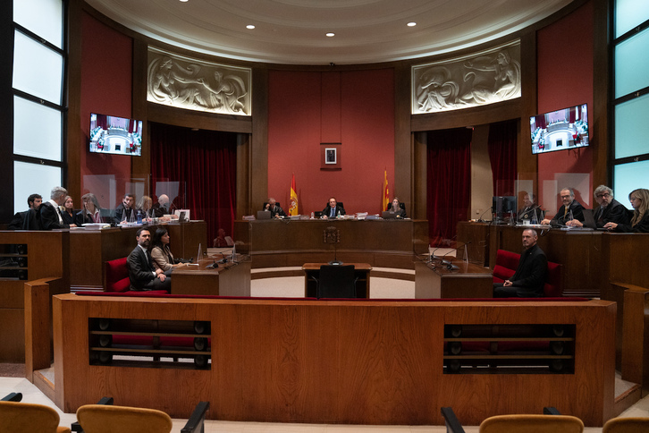 Roger Torrent y Adriana Costa, durante el juicio en octubre.