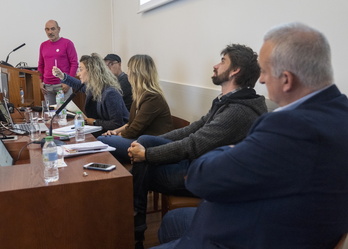 Gure Eskuko Josu Etxaburuk gidatutako mahainguru batek itxi zuen jardunaldia.