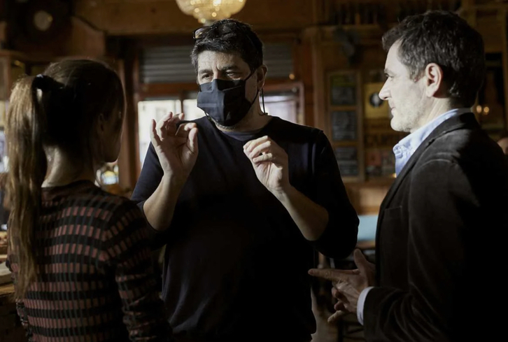 Eva Reyes y Alex Brendemühl dirigidos por Cesc Gay.