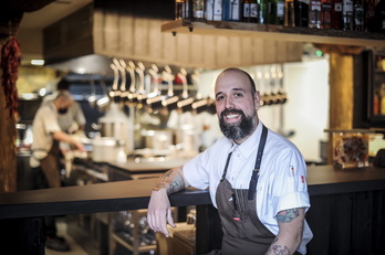 Arabako mendialdeko paisaia darama sukaldera Edorta Lamok.