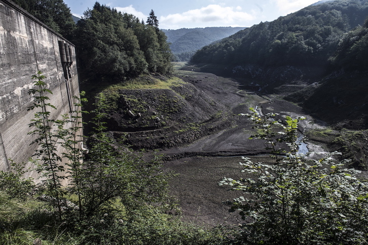 El proyecto de la Eurorregión contempla la demolición de la presa de Artikutza, infraestructura vaciada y en trámite de inhabilitación.