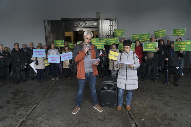 Auzokideen kezka, agerikoa berriro ostiral honetako agerraldian.