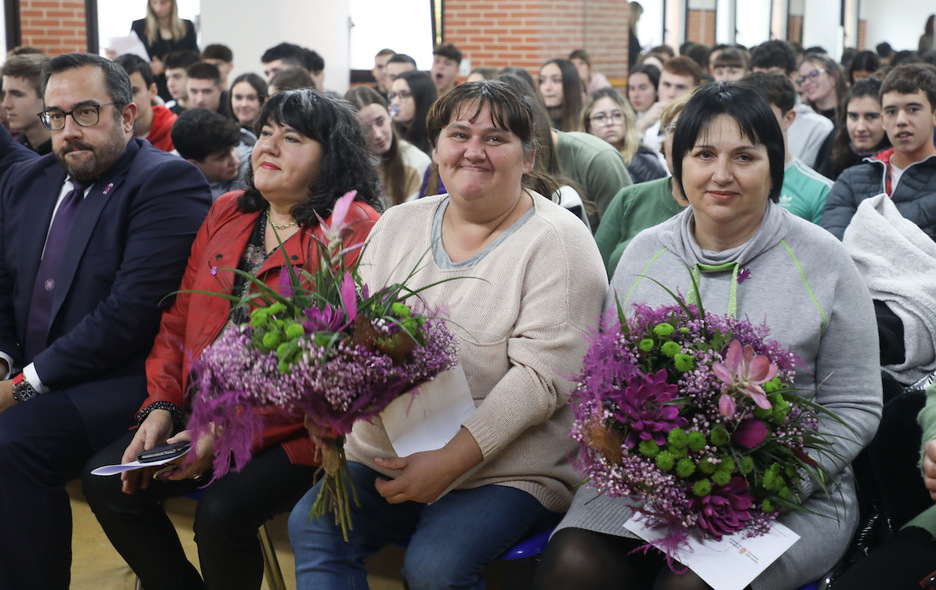 Ana Delgado y Elena Malaguilla, víctimas de violencia machista, han contado su experiencia a alumnos del instituto de Zizur Nagusia.