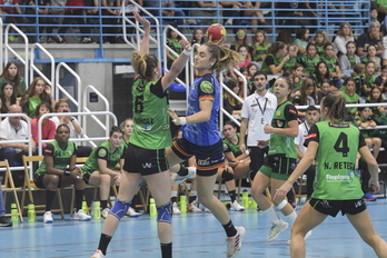 Beti Onak eta Bera Beraren arteko derbia donostiarrentzat izan zen, geldialdia aurretik jokatutako azken partidan.