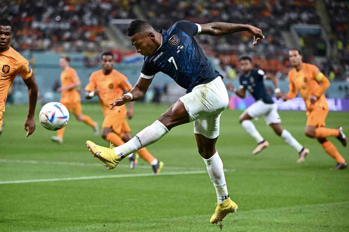 Pervis Estupiñán ha estado presente en casi todas las jugadas ofensivas de Ecuador. (Jewel SAMAD /AFP PHOTO)