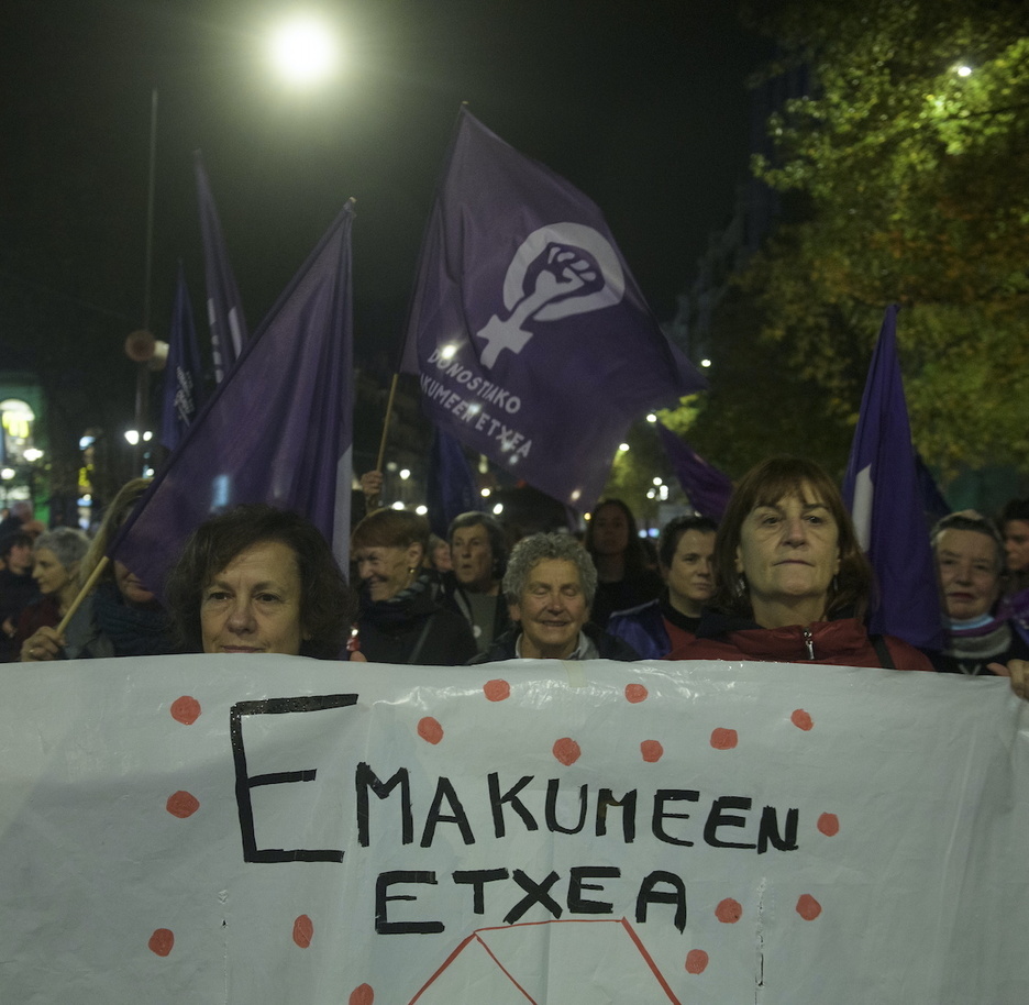 Pancarta en la movilización de Donostia.