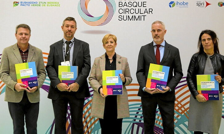 Erdian, Arantxa Tapia Ekonomiaren Garapena eta Azpiegituretako Sailburua, aurkezpenean.