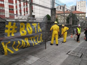 KEM-MOC taldearen kideek egindako ekintza.