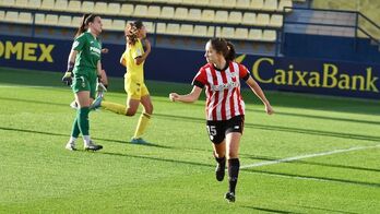 Clara Pinedo celebra el gol que abría el marcador a la media hora de partido.