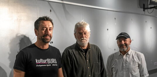 Patxi Mínguez, Javier Hernández Landazabal y Pedro Gorospe, tres de los miembros del colectivo kulturBURU.