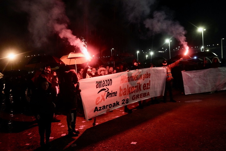 Goizean Trapagaranen Metalgintzako lankideekin batera egindako protesta.