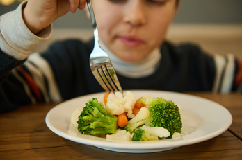 Los niños y niñas ingieren pesticidas sobre todo mediante las frutas y verduras.