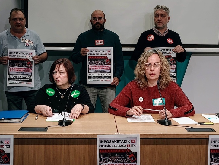 Representantes de Satse, ELA, LAB, CCOO y UGT en la comparecencia que han ofrecido en Bilbo.