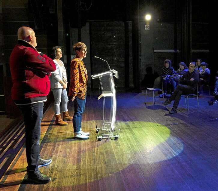 Maider Larrañaga, Plateruenako buru berria, hedabideen aurrean egindako agerraldian.