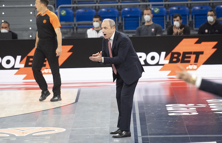 Ettore Messina no vive sus mejores días como entrenador.