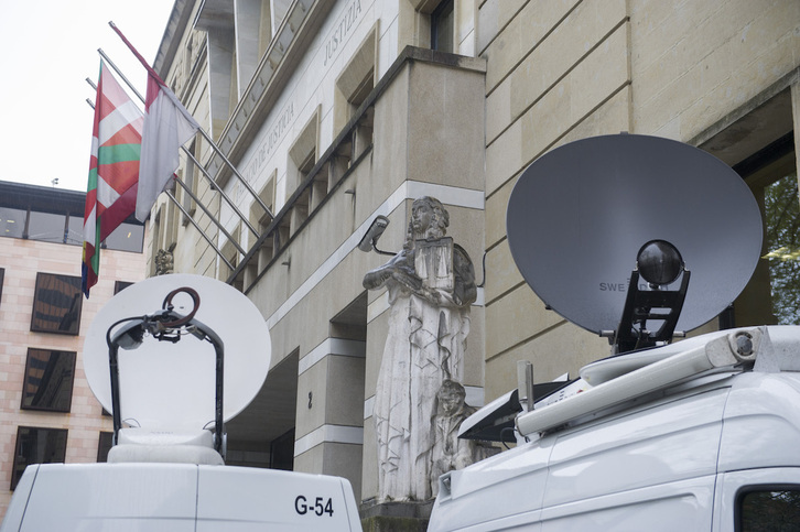 La Audiencia Provincial de Bizkaia ha rebajado año y medio una condena por agresión sexual.