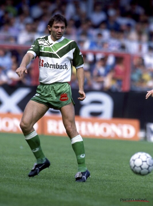 Josip Weber con la camiseta del Círculo de Brujas.