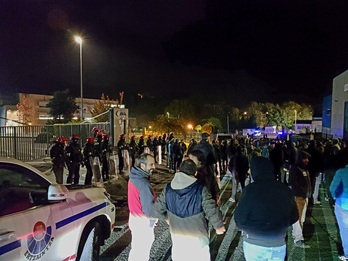 Piquete matutino frente al Grupo Arteche en el décimo día de huelga del Metal de Bizkaia.