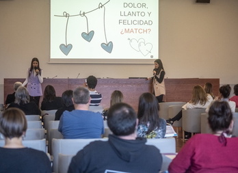 Noah Higón eta Maria Lezcano, ‘Zoriontasuna konkistatzen’ hitzaldian.