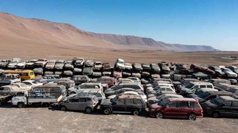 Milaka hondatutako auto pilatu dira Atacamako Los Verdes sektorean.