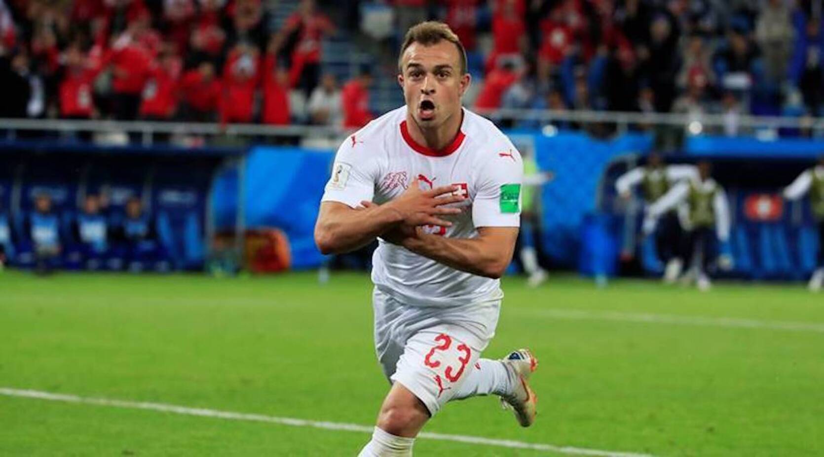 Shaqiri celebrando un gol ante Serbia en el Mundial de 2018. 