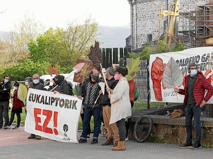 Uhandre Amurrrioko Baso Biziak plataformak deitutako protesta bat, artxiboko irudian.