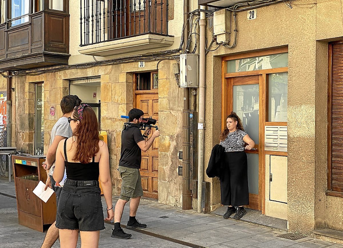 Datozen egunetan Oñatin eta Durangoko Azokan ikusi ahal izango da filma. Urtarriletik aurrera, Euskal Herriko gaztetxeetan barna bira bat egingo dute. (ANTIXENA GAZTETXEA)